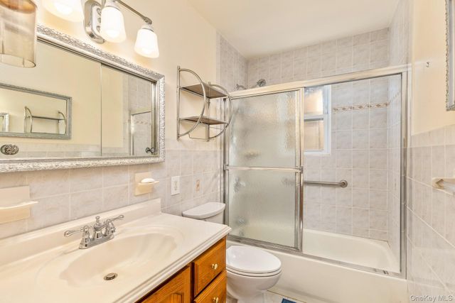 23 Village Lane, Hauppauge, NY 11788