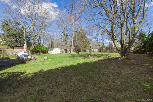 23 Village Lane, Hauppauge, NY 11788