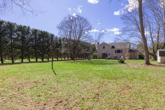 23 Village Lane, Hauppauge, NY 11788