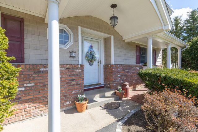 23 Village Lane, Hauppauge, NY 11788