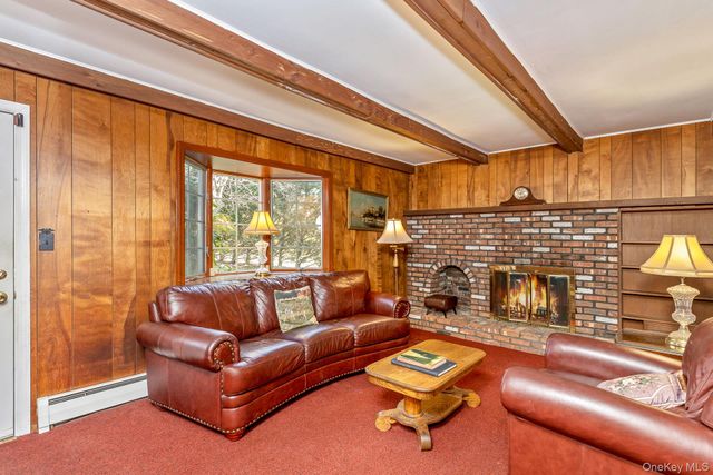 23 Village Lane, Hauppauge, NY 11788