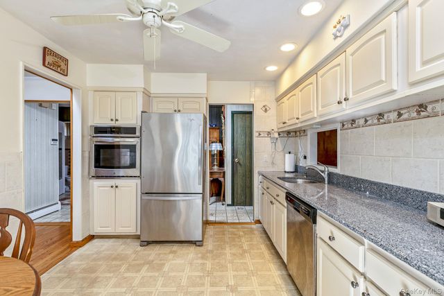 23 Village Lane, Hauppauge, NY 11788