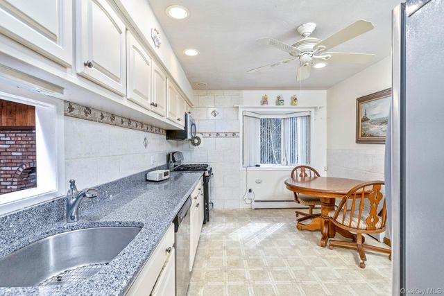 23 Village Lane, Hauppauge, NY 11788