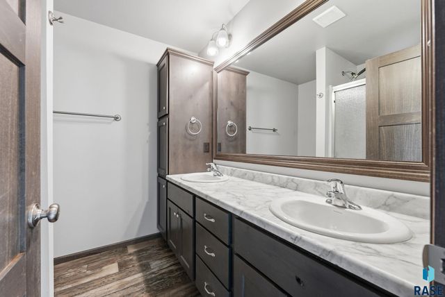 1107 S President Ct Court, Sioux Falls, SD 57106