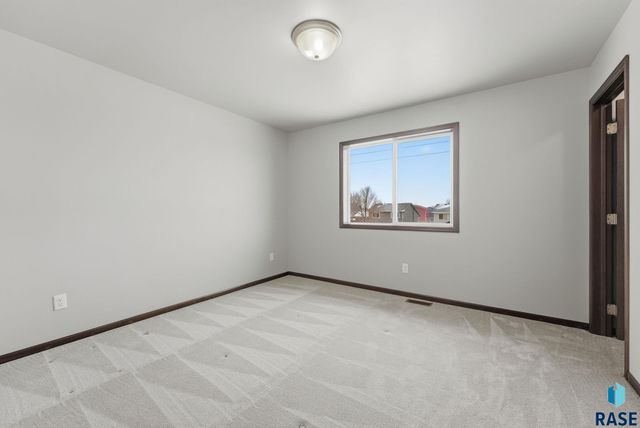 1107 S President Ct Court, Sioux Falls, SD 57106