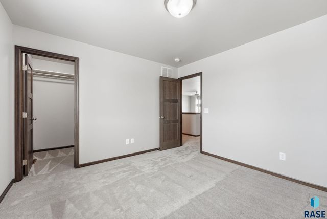 1107 S President Ct Court, Sioux Falls, SD 57106