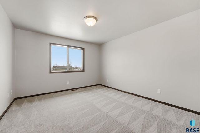 1107 S President Ct Court, Sioux Falls, SD 57106