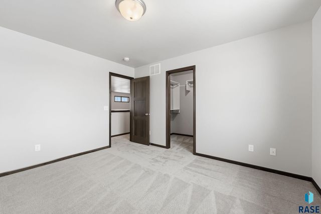 1107 S President Ct Court, Sioux Falls, SD 57106