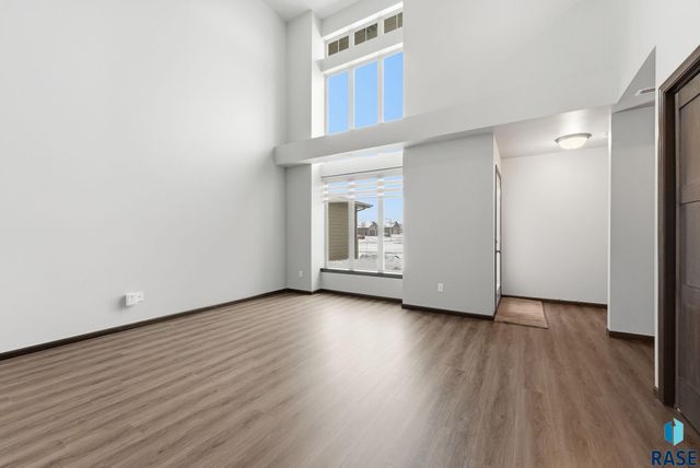 1107 S President Ct Court, Sioux Falls, SD 57106