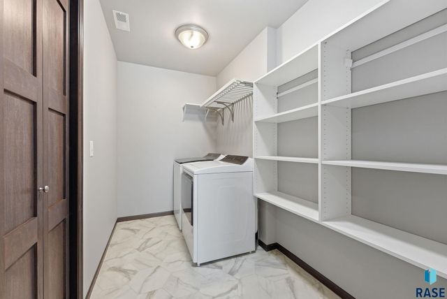 1107 S President Ct Court, Sioux Falls, SD 57106