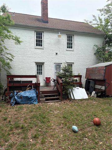 121 Armstrong DR, Hampton, VA 23669