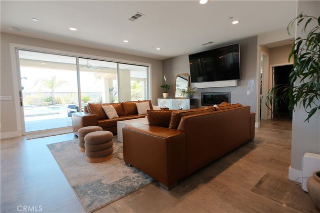 25172 Cypress Bluff Dr., Canyon Country, CA 91387