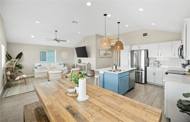 180 Paradise Pointe Dr, Port Aransas, TX 78373