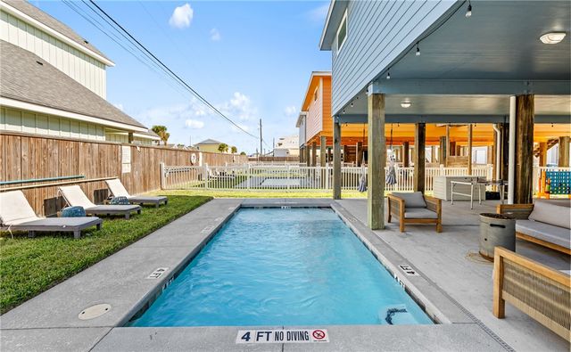 180 Paradise Pointe Dr, Port Aransas, TX 78373