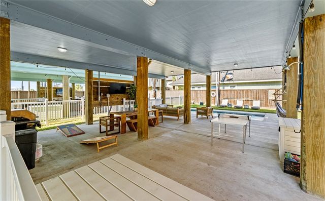 180 Paradise Pointe Dr, Port Aransas, TX 78373