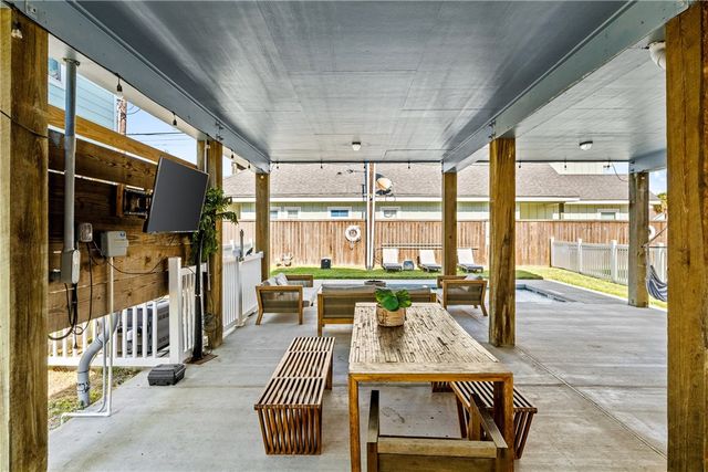 180 Paradise Pointe Dr, Port Aransas, TX 78373