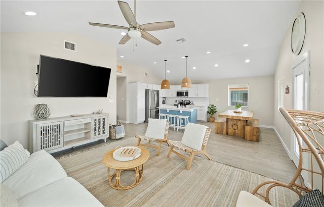 180 Paradise Pointe Dr, Port Aransas, TX 78373