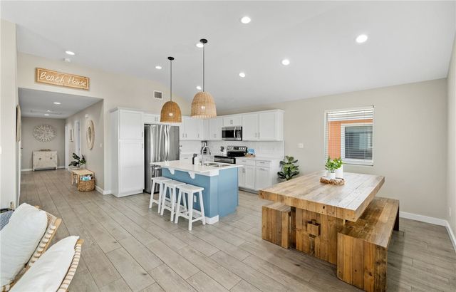 180 Paradise Pointe Dr, Port Aransas, TX 78373