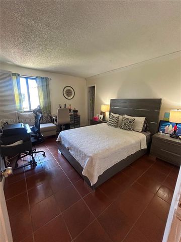 10284 NW 9th St Cir 204, Miami, FL 33172