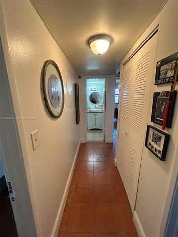 10284 NW 9th St Cir 204, Miami, FL 33172