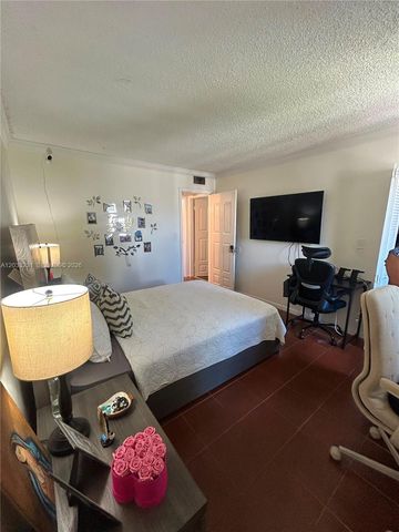 10284 NW 9th St Cir 204, Miami, FL 33172