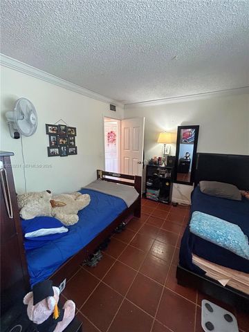 10284 NW 9th St Cir 204, Miami, FL 33172