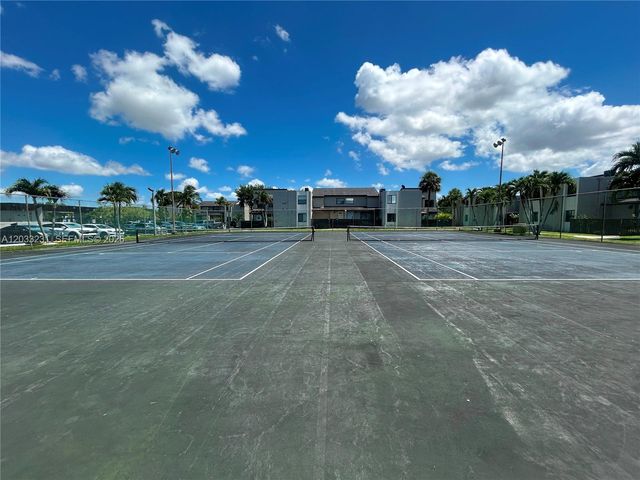 10284 NW 9th St Cir 204, Miami, FL 33172