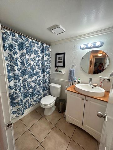10284 NW 9th St Cir 204, Miami, FL 33172