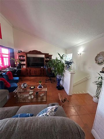 10284 NW 9th St Cir 204, Miami, FL 33172