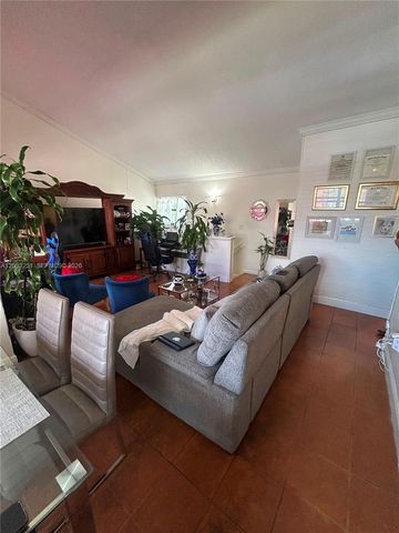 10284 NW 9th St Cir 204, Miami, FL 33172