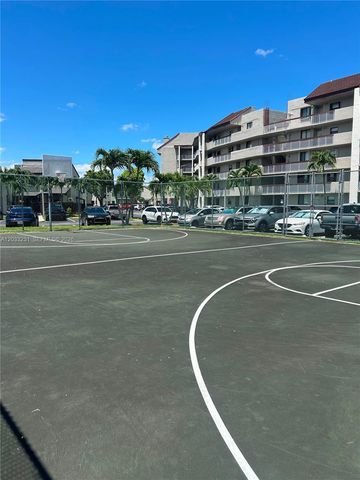 10284 NW 9th St Cir 204, Miami, FL 33172