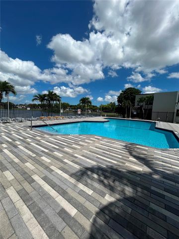 10284 NW 9th St Cir 204, Miami, FL 33172