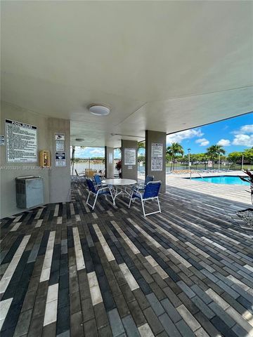 10284 NW 9th St Cir 204, Miami, FL 33172