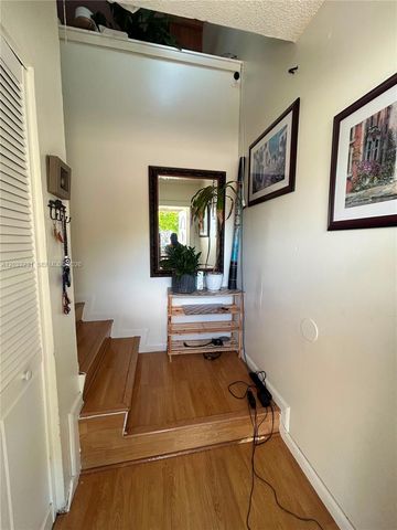 10284 NW 9th St Cir 204, Miami, FL 33172