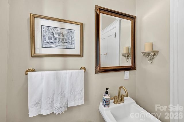 1211 S Belvedere Avenue, Gastonia, NC 28054