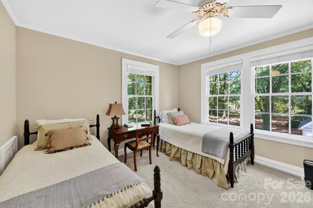 1211 S Belvedere Avenue, Gastonia, NC 28054