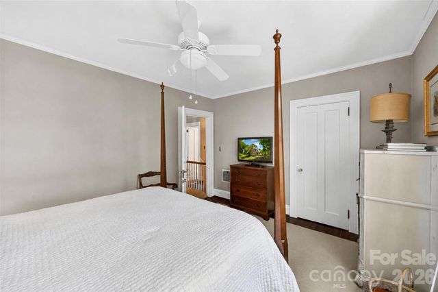 1211 S Belvedere Avenue, Gastonia, NC 28054