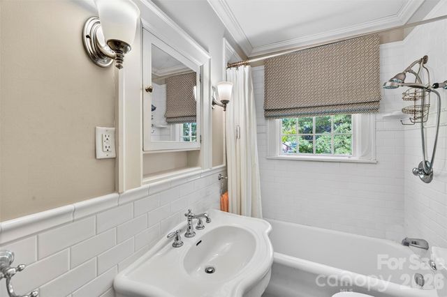1211 S Belvedere Avenue, Gastonia, NC 28054