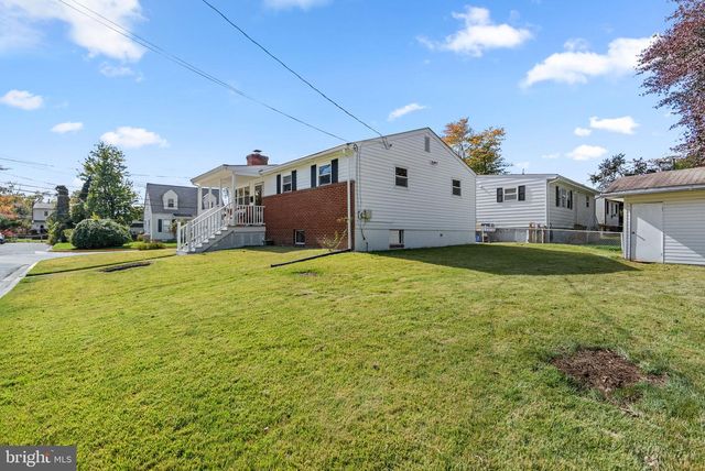 8700 50TH PL, College Park, MD 20740