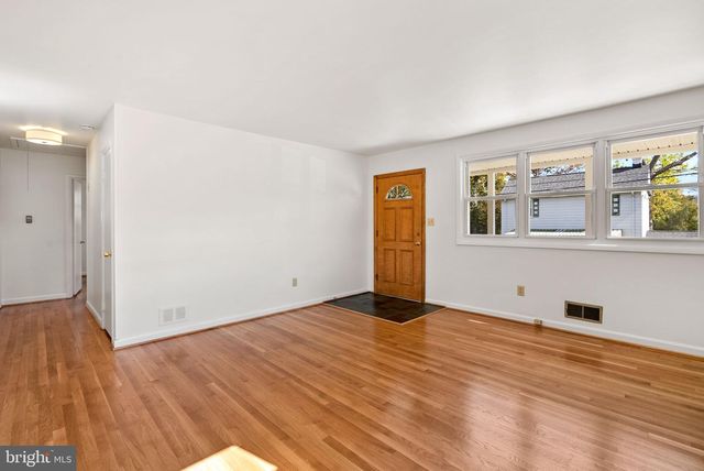 8700 50TH PL, College Park, MD 20740