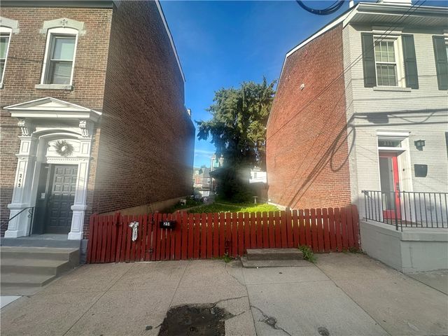 251 37th St, Lawrenceville, PA 15201