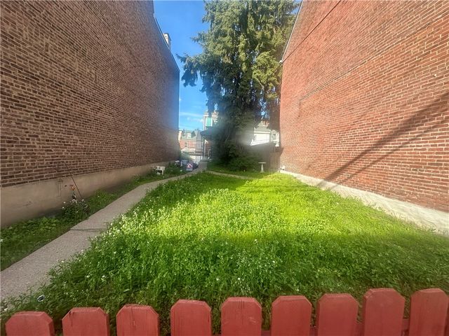 251 37th St, Lawrenceville, PA 15201