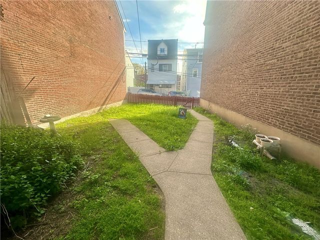 251 37th St, Lawrenceville, PA 15201