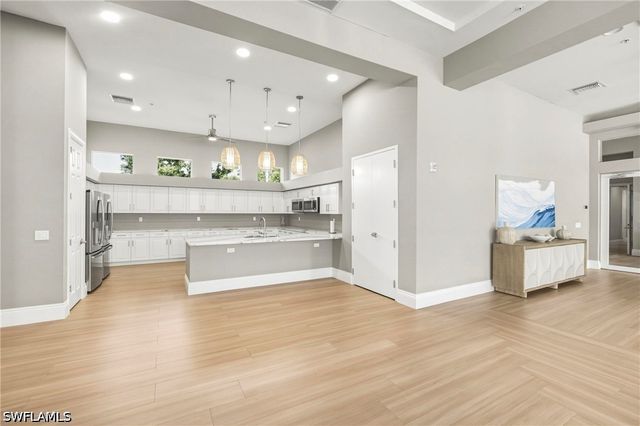 3053 Driftwood WAY 3907, Naples, FL 34109