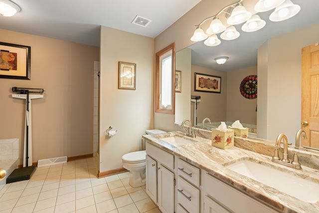 1139 Grand Oak Court, Bartlett, IL 60103