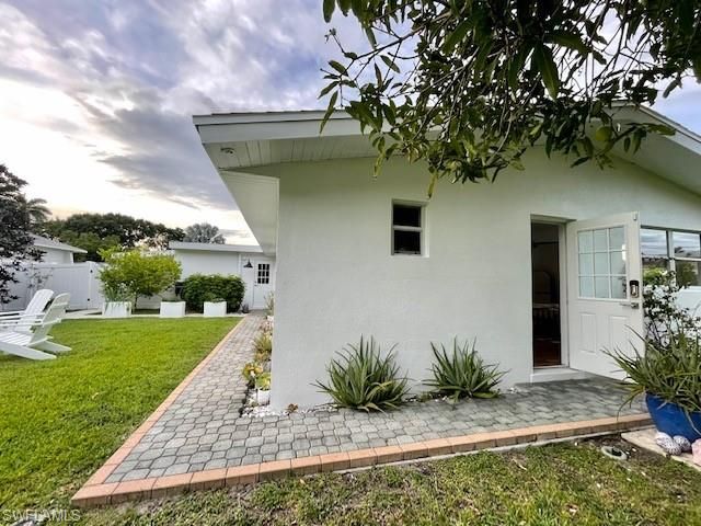 1282 Illinois DR, Naples, FL 34103