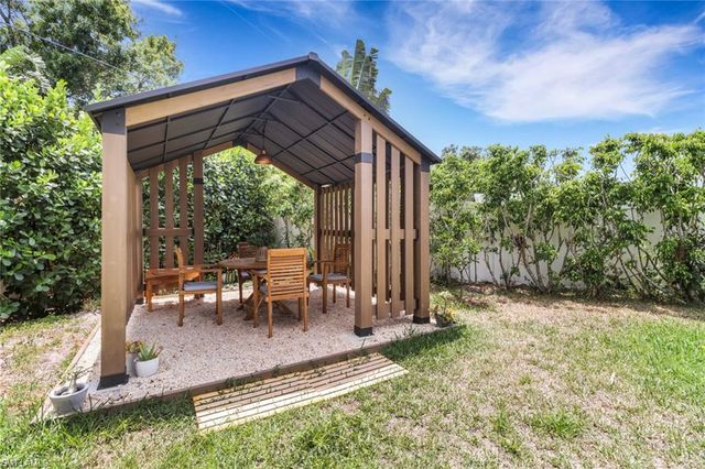 1282 Illinois DR, Naples, FL 34103