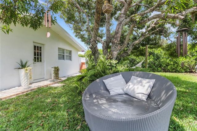 1282 Illinois DR, Naples, FL 34103