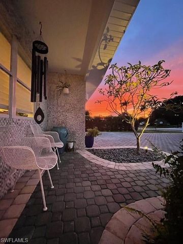 1282 Illinois DR, Naples, FL 34103