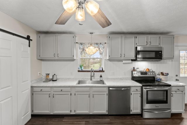 633 Pleasant Hill Drive, Harrodsburg, KY 40330